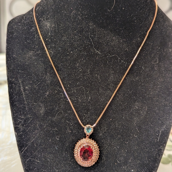 Elegant Gold and Red Pendant Necklace - Picture 1 of 4